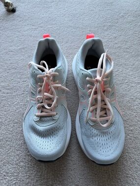 Asics Women's White and Light Pink Running Sneakers WORN TWICE ONLY.